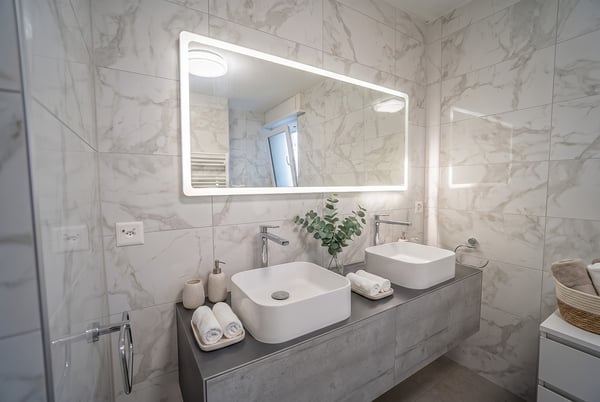 Propriété familiale avec piscine et beaux volumes à aménager 4