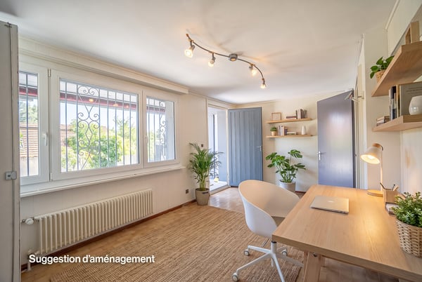 Propriété familiale avec piscine et beaux volumes à aménager 6