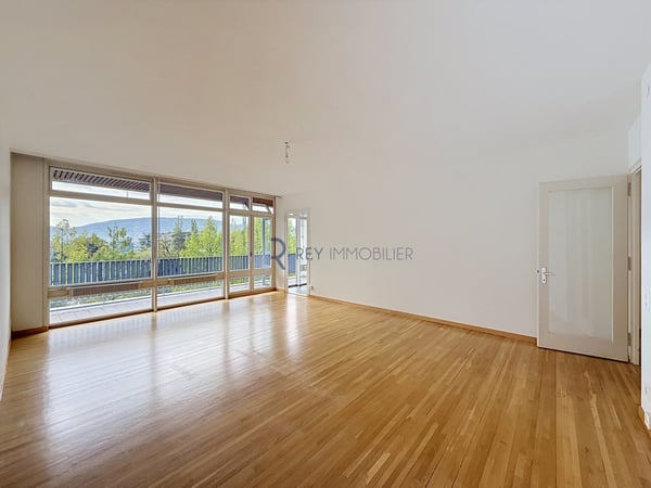 En exclusivité ! Appartement traversant avec terrasse 4