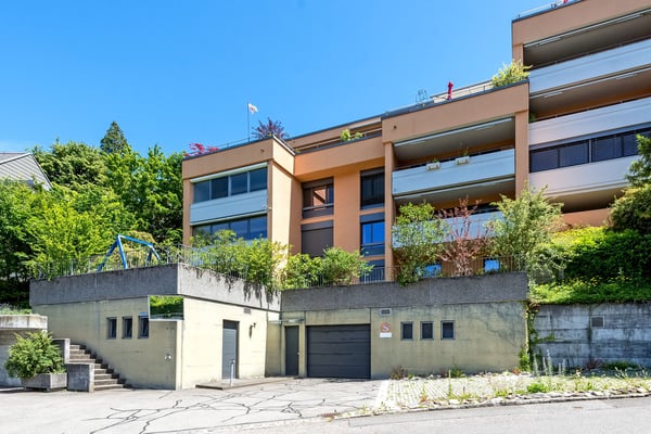 Grosszügige und helle 4.5-Zimmer-Wohnung mit Bergblick in Thun 2
