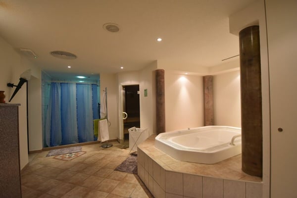 grossflächige Gewerberäumlichkeiten in Leukerbad 11