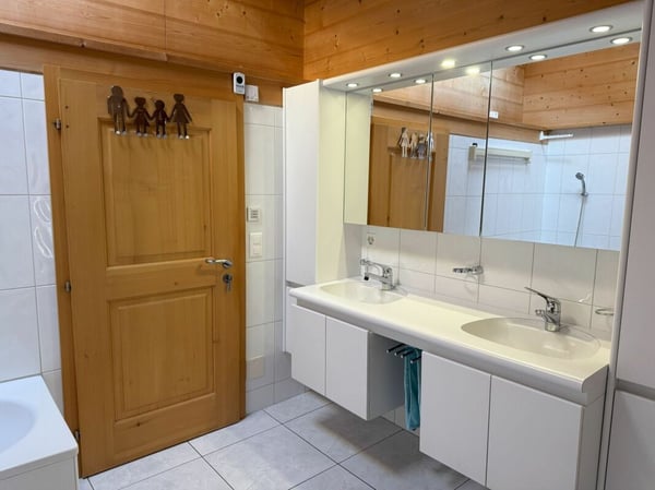 Wohn- und Geschäftshaus an zentraler Lage 13