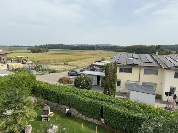 Attikawohnung, 180 m2 Nettowohnfläche mit ausbaubarem Estrichgeschoss mit bestehendem Fenster 2