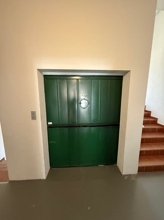 Mendrisio affittiamo ampio stabile commerciale/artigianale con ristorante 12