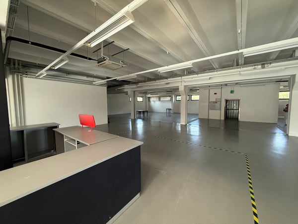 Mendrisio affittiamo ampio stabile commerciale/artigianale con ristorante 4