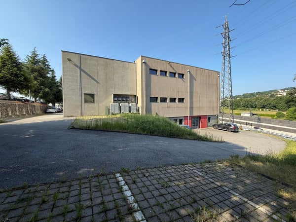 Mendrisio affittiamo ampio stabile commerciale/artigianale con ristorante 14