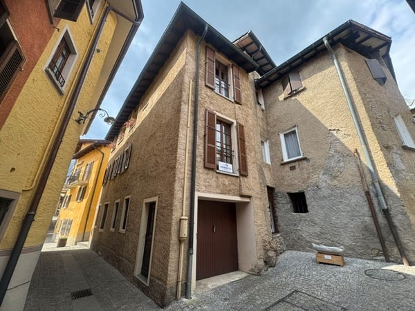 Canobbio/Lugano vendiamo casa unifamiliare di nucleo 1