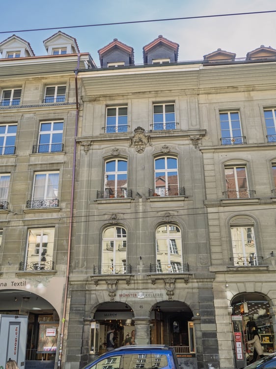 Stillvolle und grosszügige 2-Zimmer-Altstadtwohnung 2