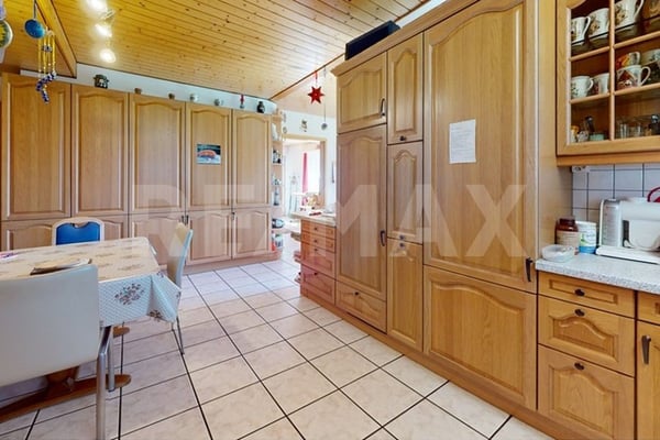 Freistehendes Haus mit Zwei Wohneinheiten 4