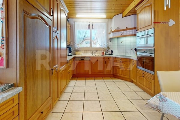 Freistehendes Haus mit Zwei Wohneinheiten 2