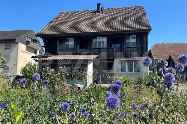 Freistehendes Haus mit Zwei Wohneinheiten 1