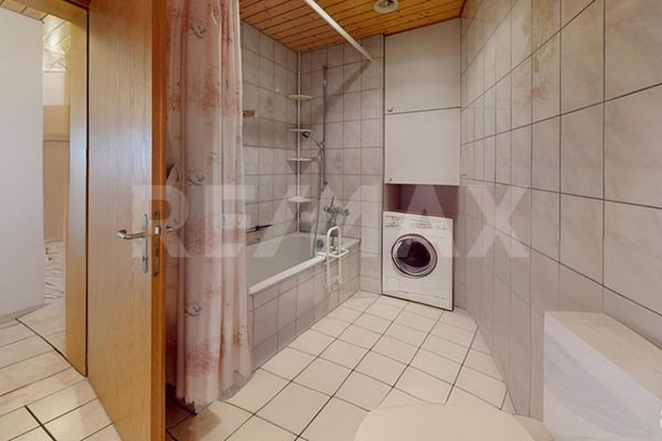 Freistehendes Haus mit Zwei Wohneinheiten 8