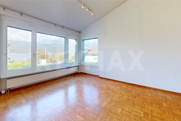 Ein Haus, das überrascht entdecken Sie dieses charmante Raumwunder in Mörigen! 3