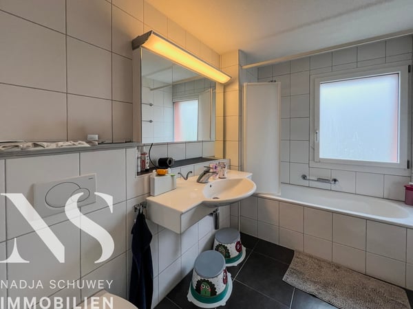 Moderne, helle 5.5-Zimmer-Wohnung nahe Dorfzentrum 12