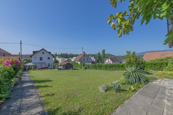 GROSSEN IMMOBILIEN - Bauparzelle mit bewilligtem Neubau in Orpund 8