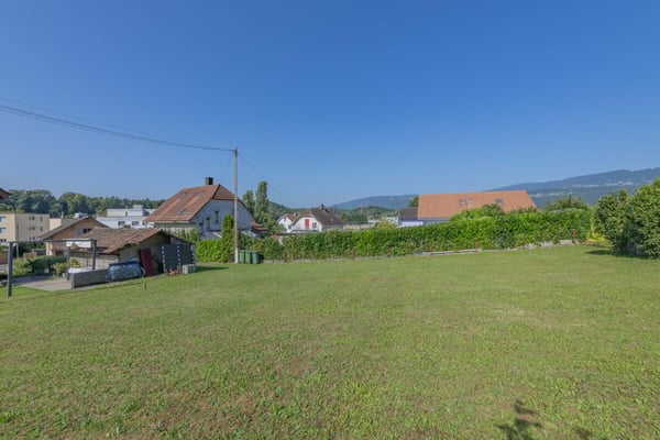 GROSSEN IMMOBILIEN - Bauparzelle mit bewilligtem Neubau in Orpund 12