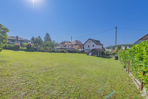 GROSSEN IMMOBILIEN - Bauparzelle mit bewilligtem Neubau in Orpund 9