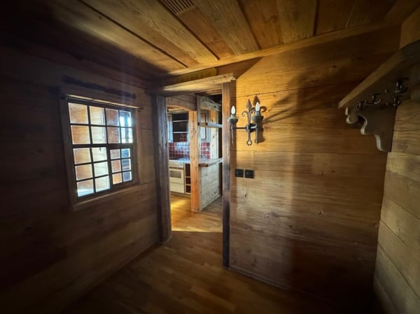 GROSSEN IMMOBILIEN - Charmanter Spycher mit modernem Anbau und einzigartigem Weinkeller 7