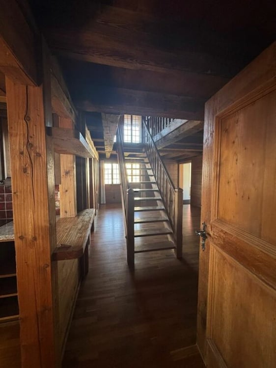 GROSSEN IMMOBILIEN - Charmanter Spycher mit modernem Anbau und einzigartigem Weinkeller 8