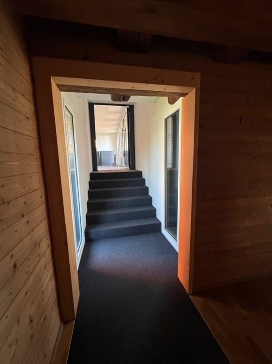 GROSSEN IMMOBILIEN - Charmanter Spycher mit modernem Anbau und einzigartigem Weinkeller 9