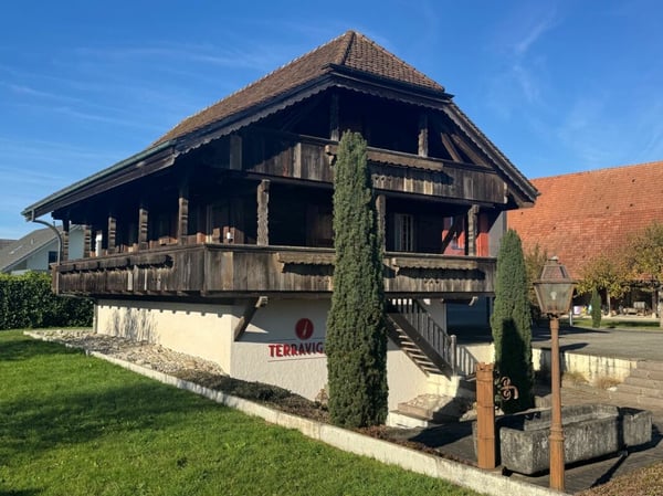 GROSSEN IMMOBILIEN - Charmanter Spycher mit modernem Anbau und einzigartigem Weinkeller 2