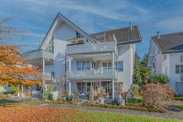 GROSSEN IMMOBILIEN - Gepflegter Hausteil mit drei 4.5-Zimmer-Wohnungen 1