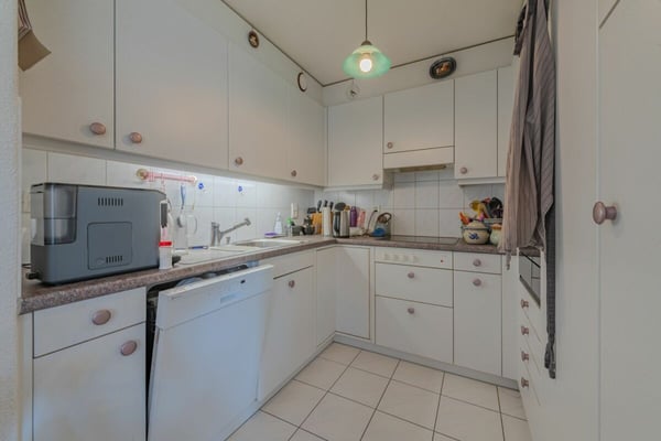 GROSSEN IMMOBILIEN - Gepflegter Hausteil mit drei 4.5-Zimmer-Wohnungen 6