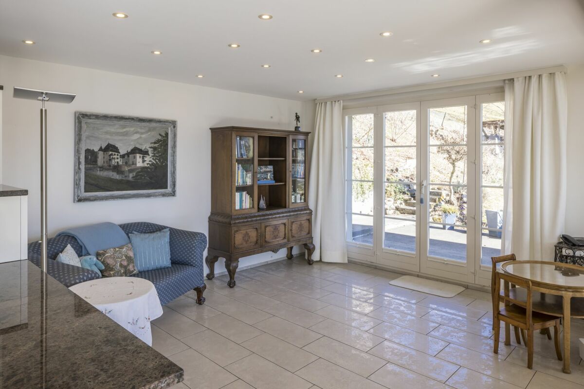 GROSSEN IMMOBILIEN - Charmantes Chalet mit See- und Bergsicht in Goldiwil