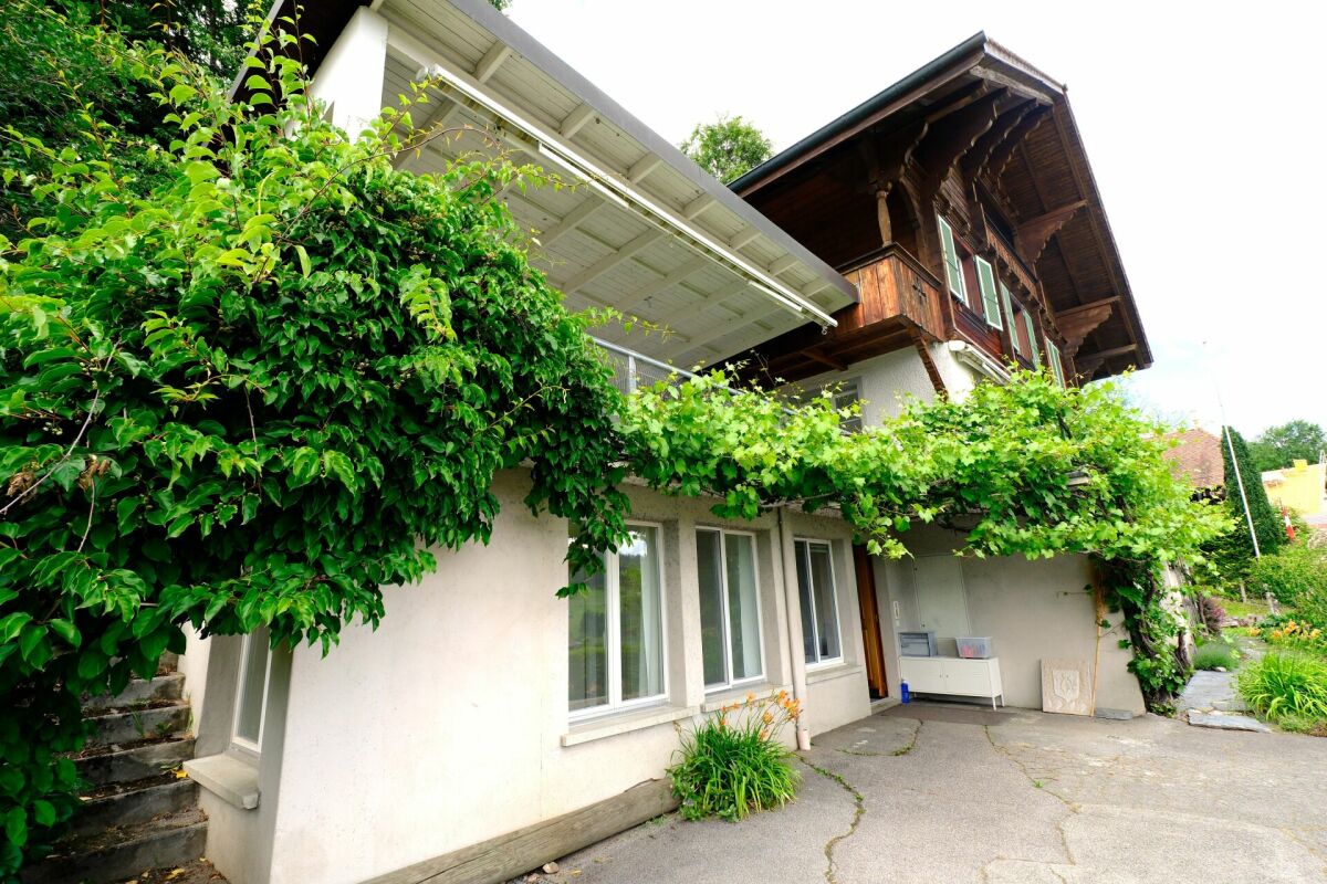 GROSSEN IMMOBILIEN - Charmantes Chalet mit See- und Bergsicht in Goldiwil