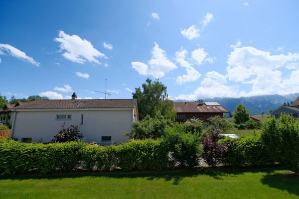 GROSSEN IMMOBILIEN - 3.5-Zimmer-Wohnung mit grossem Balkon und direktem Gartenzugang in Thierachern 2