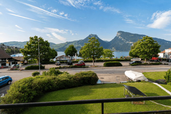 GROSSEN IMMOBILIEN - 2,5-Zimmer Ferienhäuschen mit Seesicht in Faulensee 3