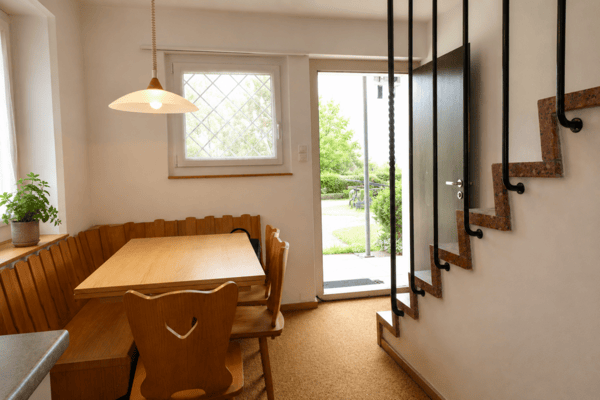 GROSSEN IMMOBILIEN - 2,5-Zimmer Ferienhäuschen mit Seesicht in Faulensee 5