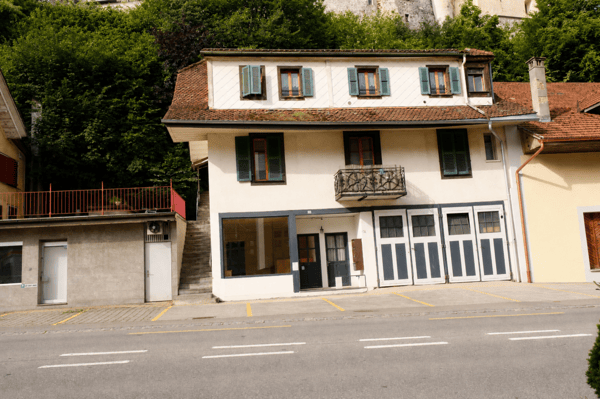 GROSSEN IMMOBILIEN - Wohngebäude mit Atelier und Lager mit Entwicklungspotenzial an der Burgstrasse in Thun 1