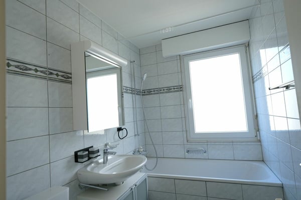 GROSSEN IMMOBILIEN - 3.5-Zimmer-Wohnung mit grossem Balkon und direktem Gartenzugang in Thierachern 9