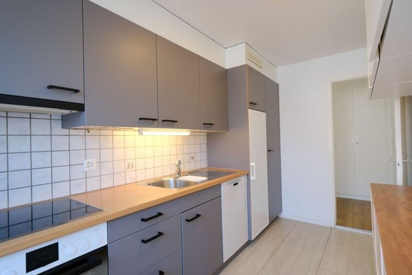 GROSSEN IMMOBILIEN - 3.5-Zimmer-Wohnung mit grossem Balkon und direktem Gartenzugang in Thierachern 8