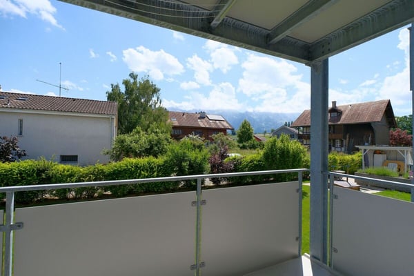 GROSSEN IMMOBILIEN - 3.5-Zimmer-Wohnung mit grossem Balkon und direktem Gartenzugang in Thierachern 2