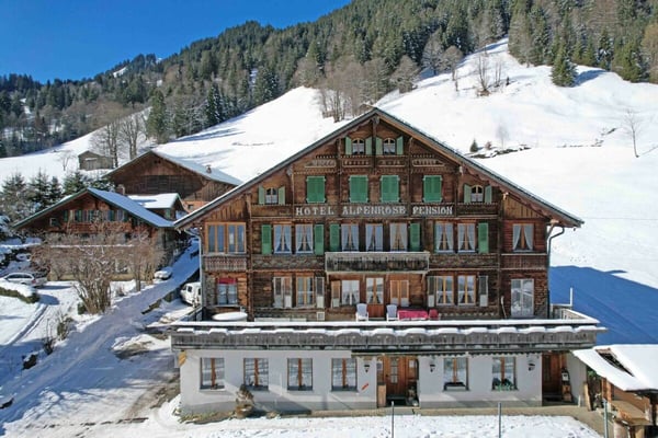 Hotel Pension Alpenrose mit 2 Restaurants und Skilift in Saxeten 3