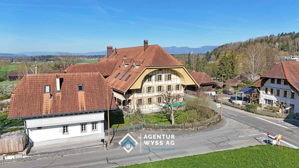 Grosszügige 8.5-Zimmer-Wohnung mit direktem Zugang zum Gewölbekeller nahe Herzogenbuchsee 1