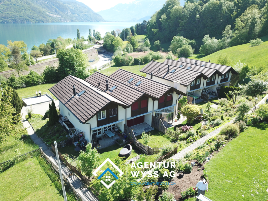 Agentur Wyss AG: Schönes 4.5 Zi. REFH in Faulensee mit Seesicht