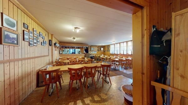 Restaurant `Pintli` mit Gästewohnung 11