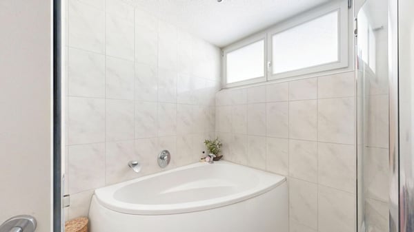 Moderne Wohnung mit Atelier in Neuenegg 9