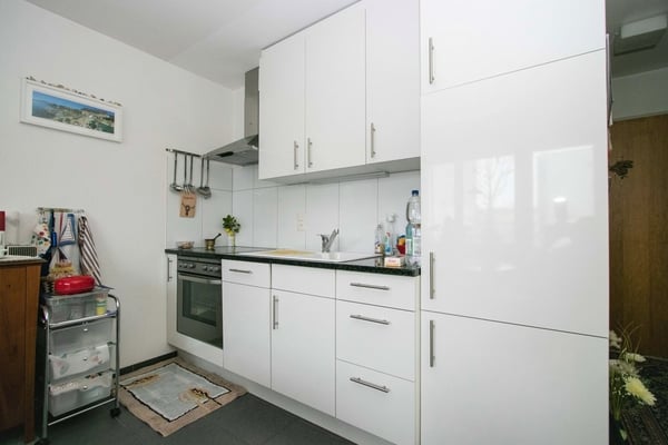 Wohnung mit moderner Küche & Balkon für Singles 2