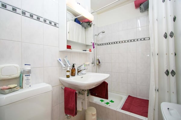 Wohnung mit moderner Küche & Balkon für Singles 4