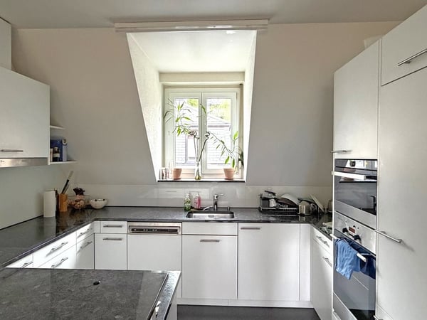 2.0 Zimmer-Wohnung an ausgezeichneter Lage zu vermieten 2