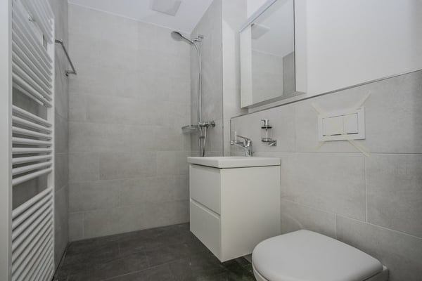 Frisch sanierte 2 Zimmer-Wohnung an Top-Lage mit Balkon 2