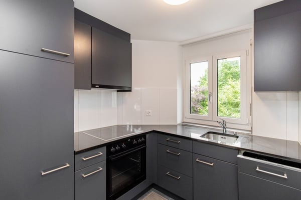 Moderne 3.5 Zimmer Wohnung mit Balkon 2