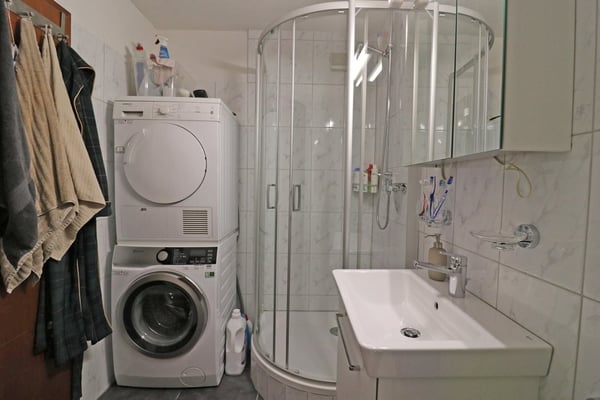 Grosszügige 3.5 Zimmer Wohnung mit Balkon an zentraler Lage 5