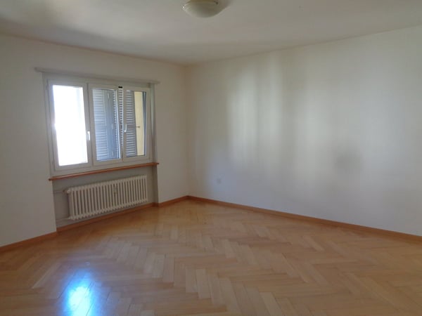Appartement au 2e étage dans un immeuble proche du centre-ville. 2