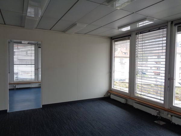 Surface d’environ 9 m1 à côté de la gare CFF. 1