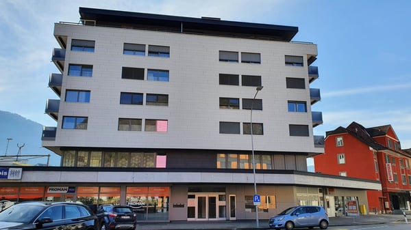 Surface d’environ 9 m1 à côté de la gare CFF. 13